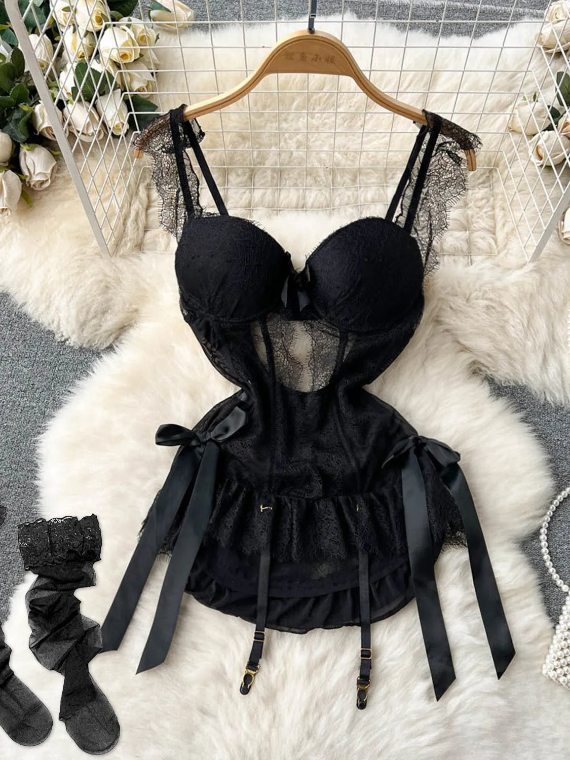 Bielizna nocna z pończochami w zestawie Victorine-lorana.eu