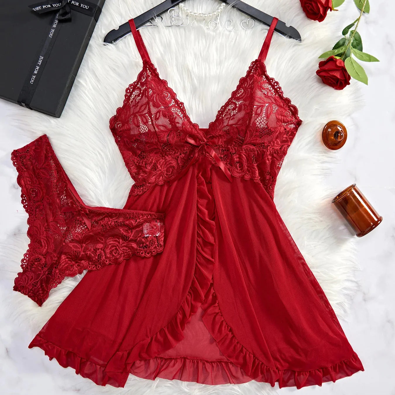 Koszula nocna ze zmysłowym rozcięciem i majtkami w zestawie Léa-lorana.eu