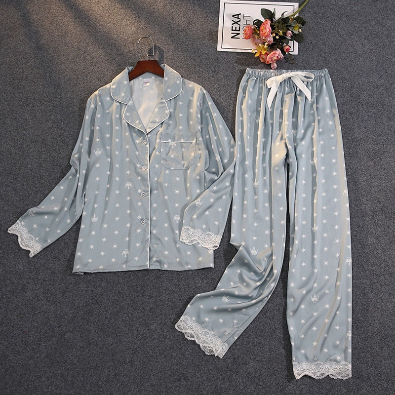 pyjama-en-satin-avec-dentelle-lorana.eu