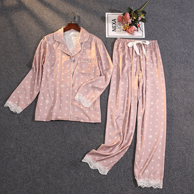 pyjama-en-satin-avec-dentelle-lorana.eu