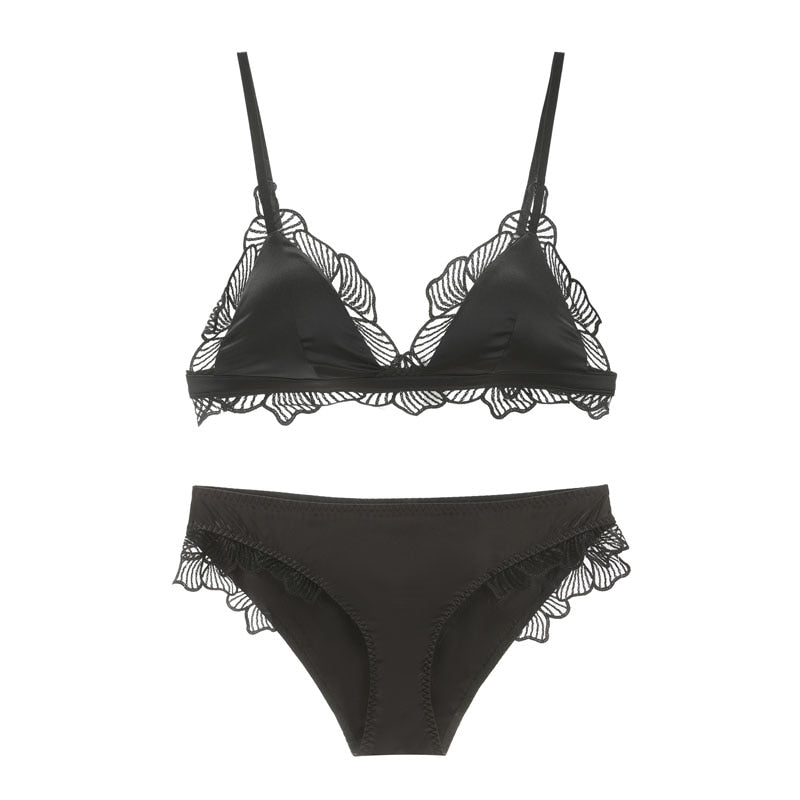 Ensemble de lingerie en satin avec décoration-lorana.eu