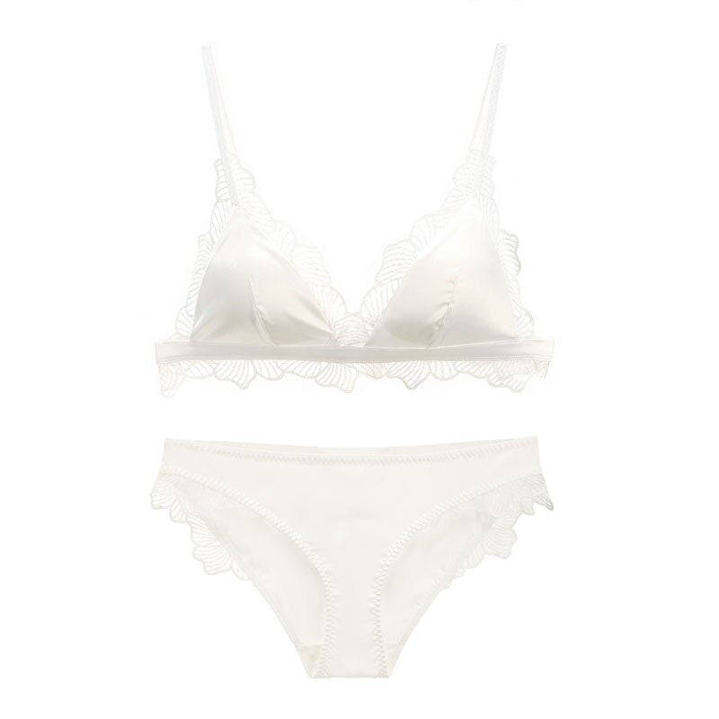 Ensemble de lingerie en satin avec décoration-lorana.eu