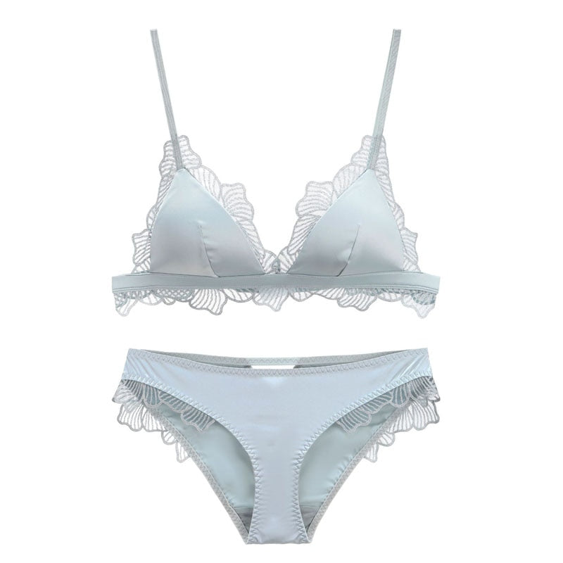 Ensemble de lingerie en satin avec décoration-lorana.eu