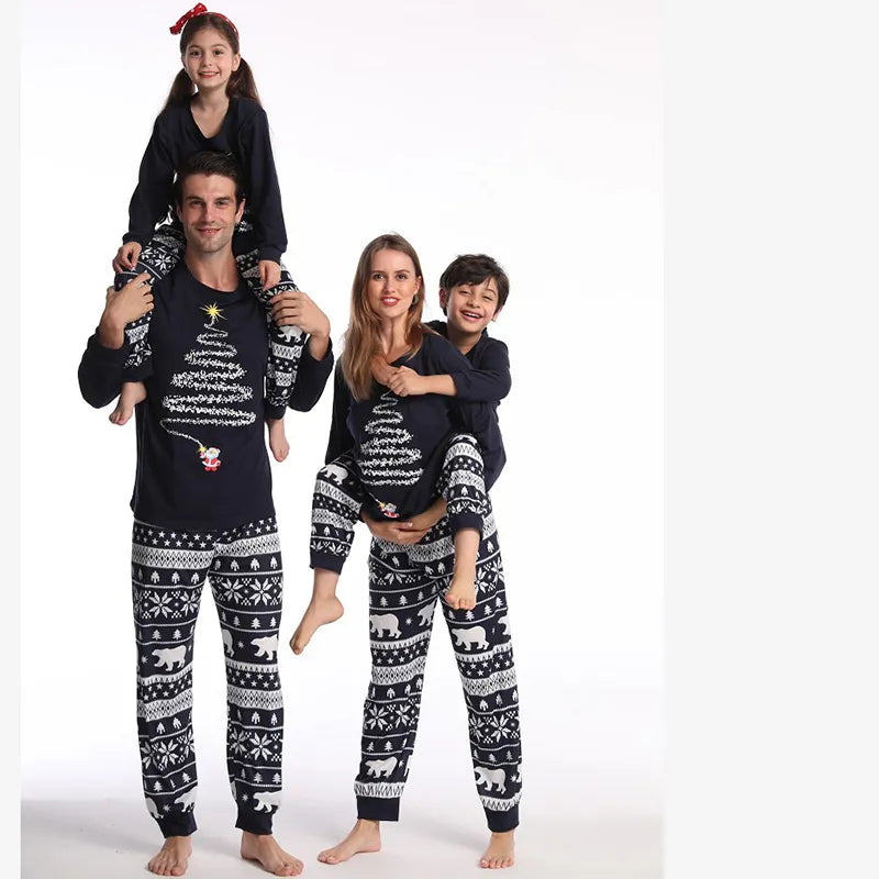 Pyjama de famille avec arbre de Noël - Papa-lorana.eu