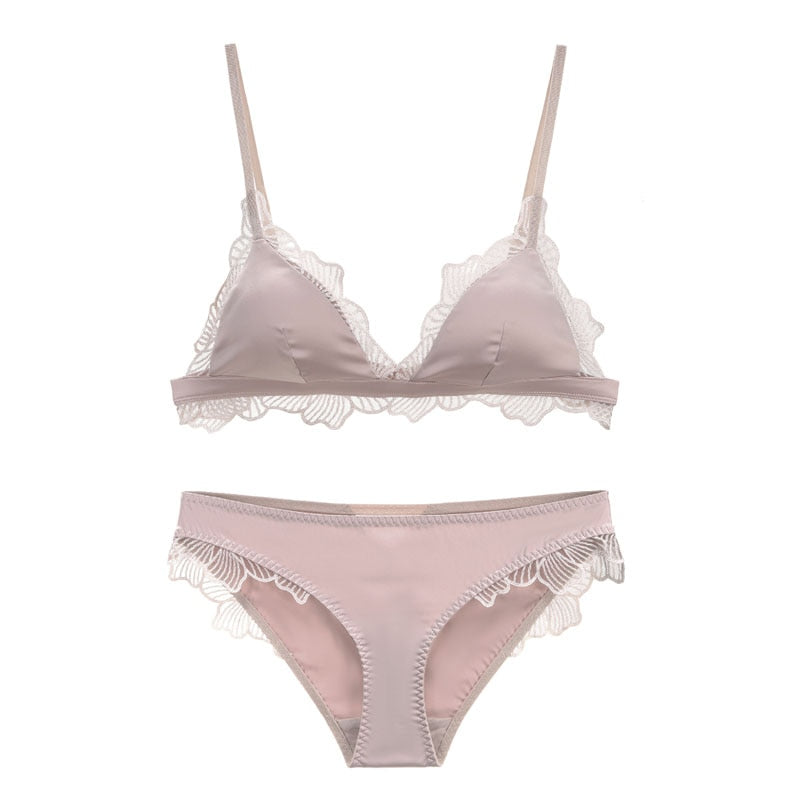 Ensemble de lingerie en satin avec décoration-lorana.eu