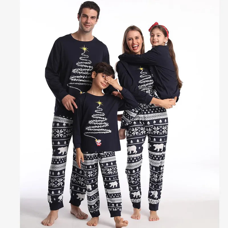 Pyjama de famille avec arbre de Noël - Papa-lorana.eu